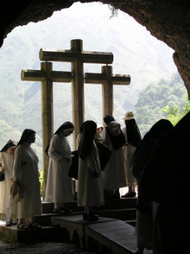 Covadonga - Die Felsengrotte des Río Deva